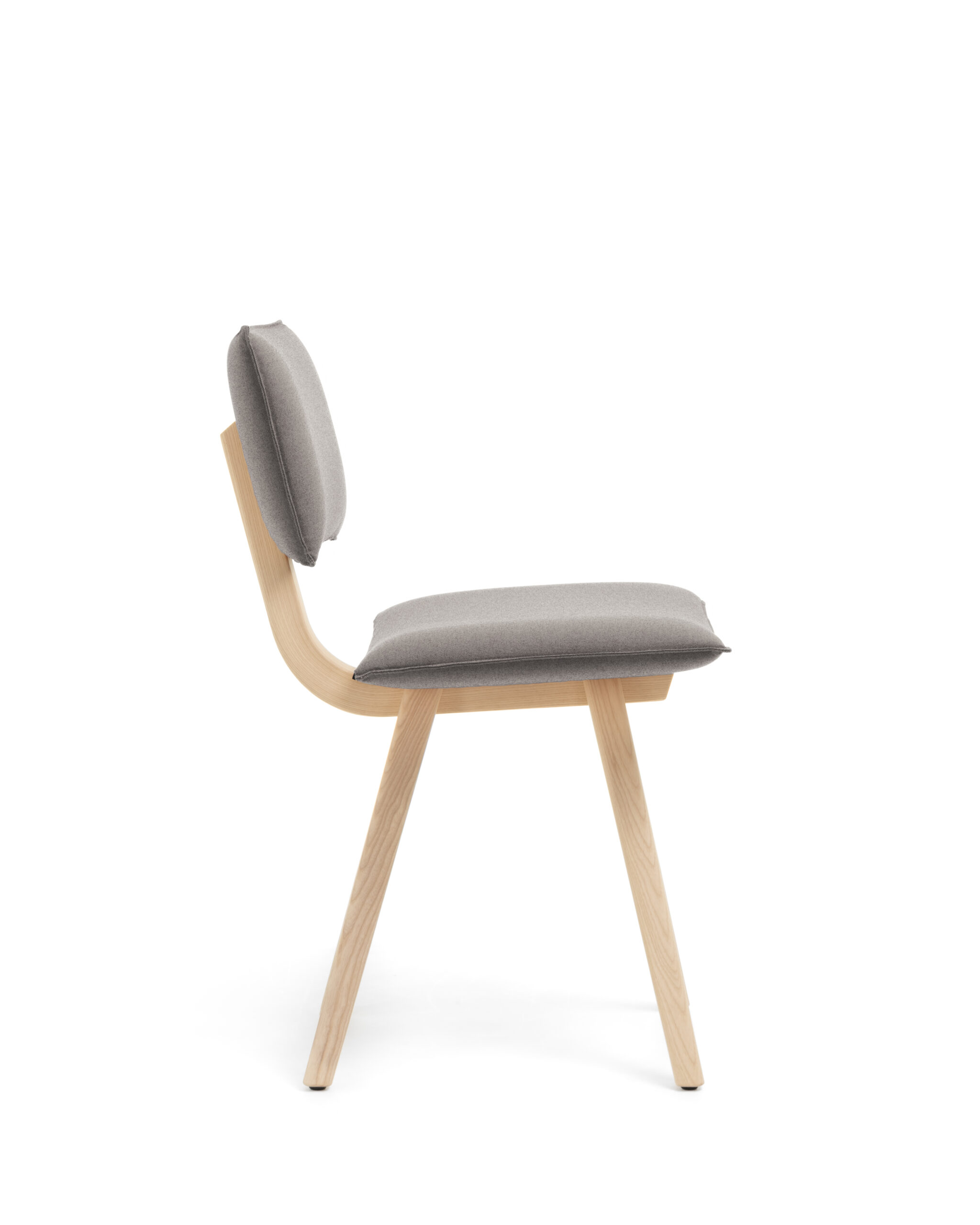 Magis_trave_chair_product_side_SD2642_natural-ash_fidivi_torino_9201_01_hr